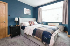 5 Bedroom House Sleeps 10 Moseley Birmingham Solihull Parking Contractors-Nr Hs2-NeC-M42-M6 - Inquire to Book ARZ Stays